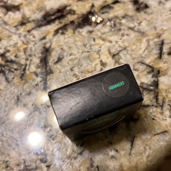 NIB MAC Aquavert Vintage Green Eye Shadow - Picture 3 of 4